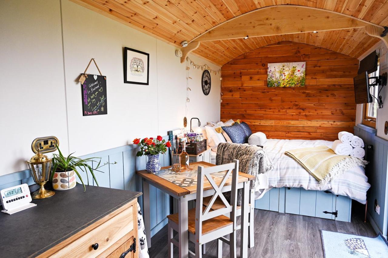 Luxury Shepherd Hut In The Peak District 베이크웰 외부 사진
