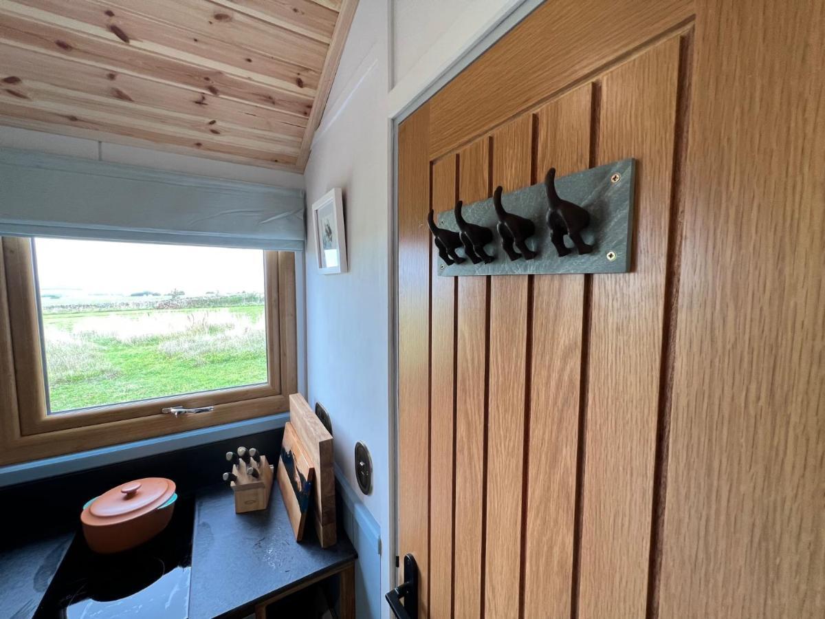 Luxury Shepherd Hut In The Peak District 베이크웰 외부 사진