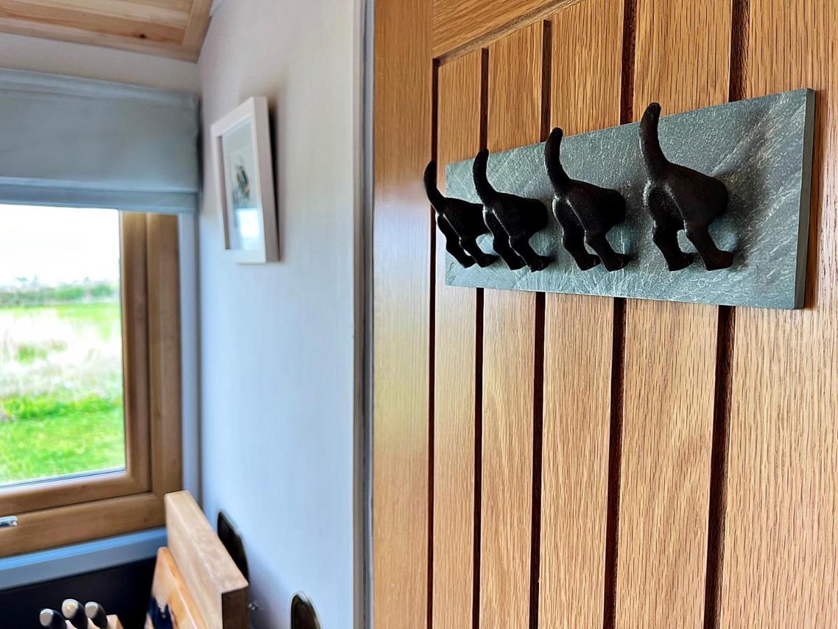 Luxury Shepherd Hut In The Peak District 베이크웰 외부 사진
