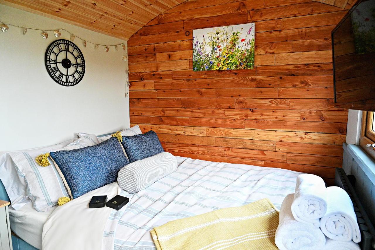 Luxury Shepherd Hut In The Peak District 베이크웰 외부 사진