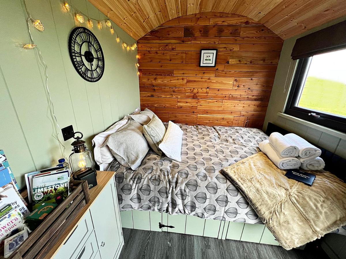 Luxury Shepherd Hut In The Peak District 베이크웰 외부 사진