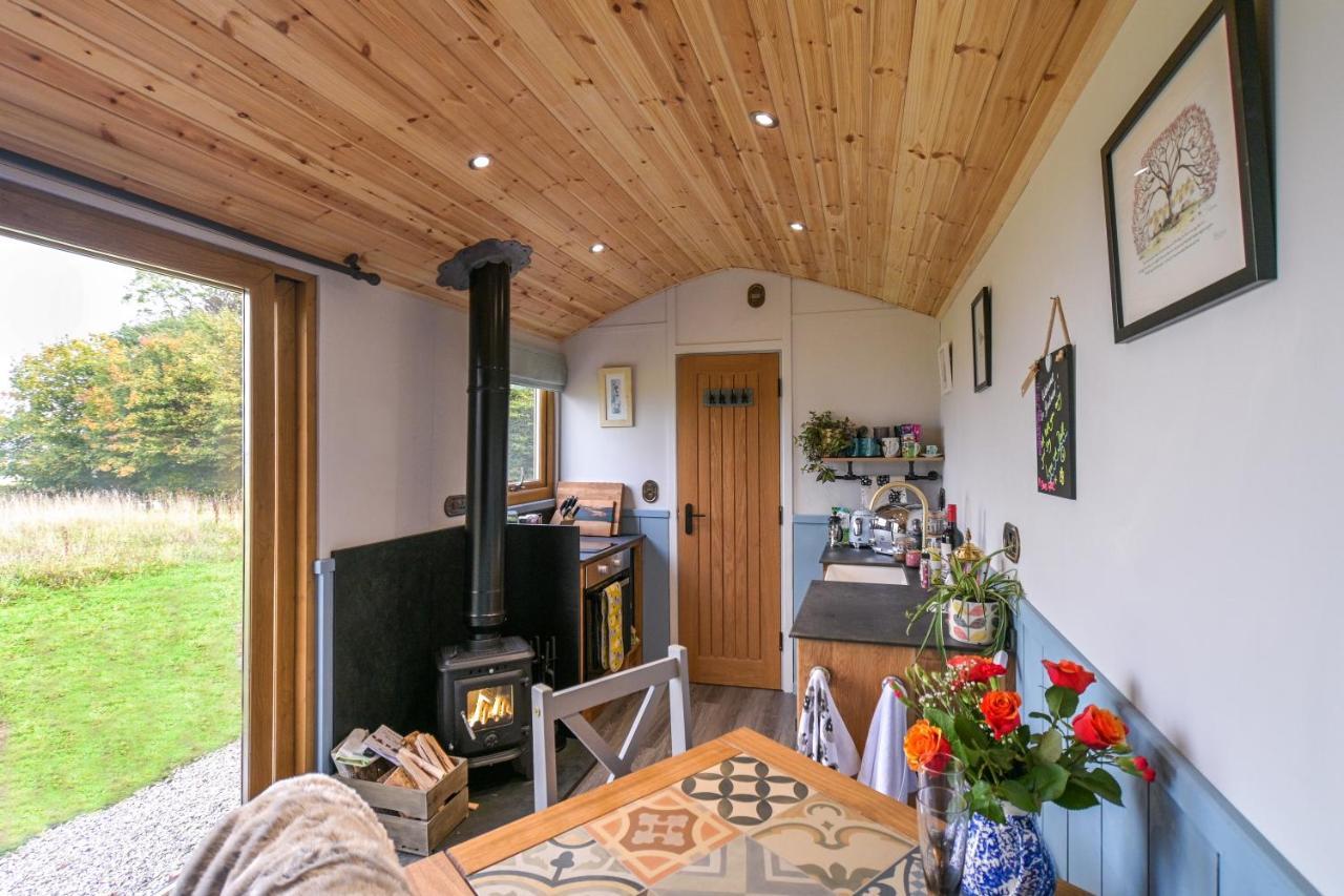Luxury Shepherd Hut In The Peak District 베이크웰 외부 사진