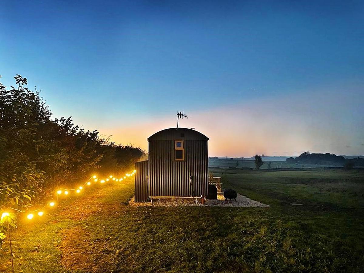 Luxury Shepherd Hut In The Peak District 베이크웰 외부 사진