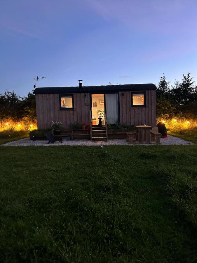 Luxury Shepherd Hut In The Peak District 베이크웰 외부 사진